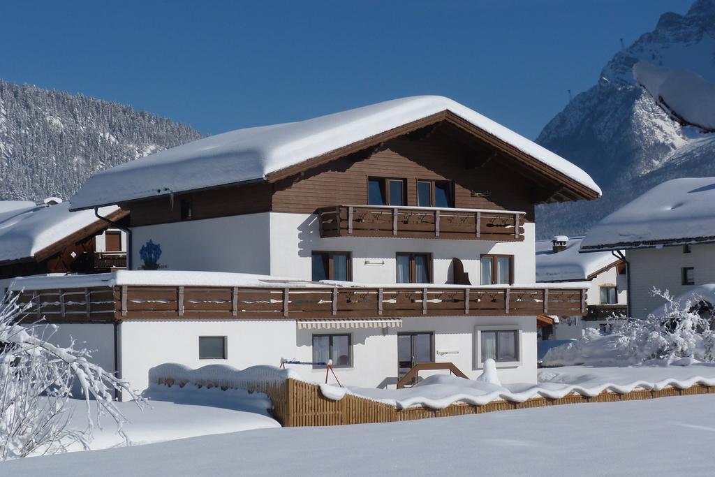 Apartamento Haus Enzian Lermoos Exterior foto
