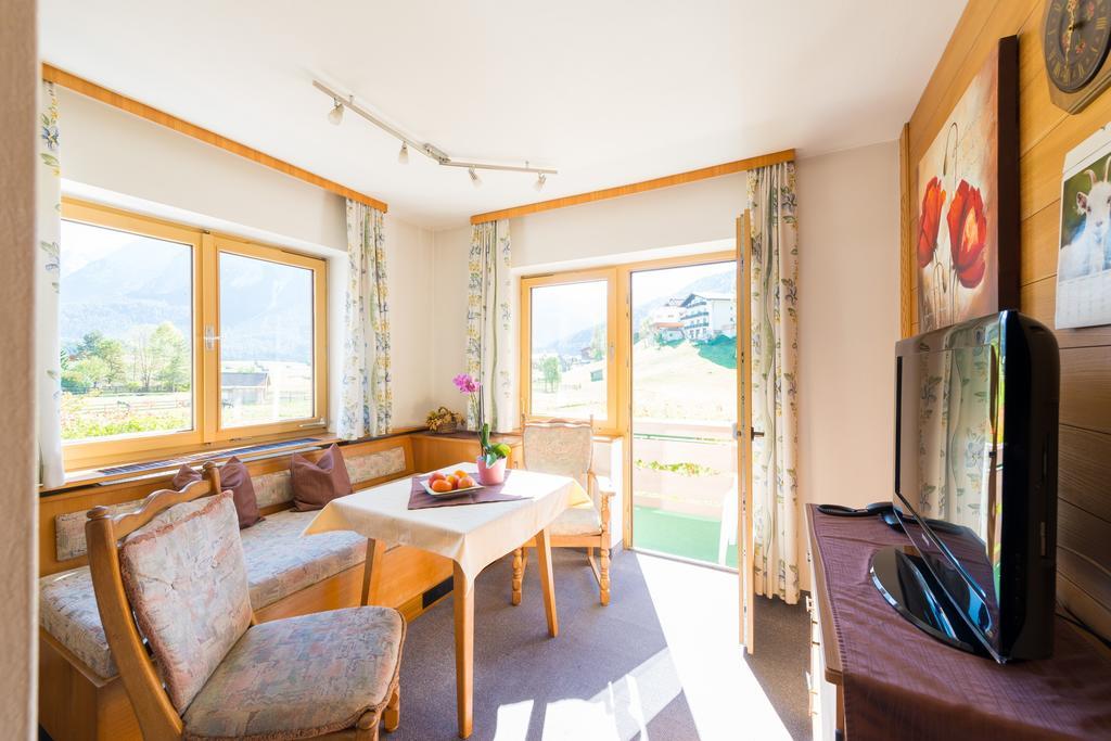 Apartamento Haus Enzian Lermoos Habitación foto