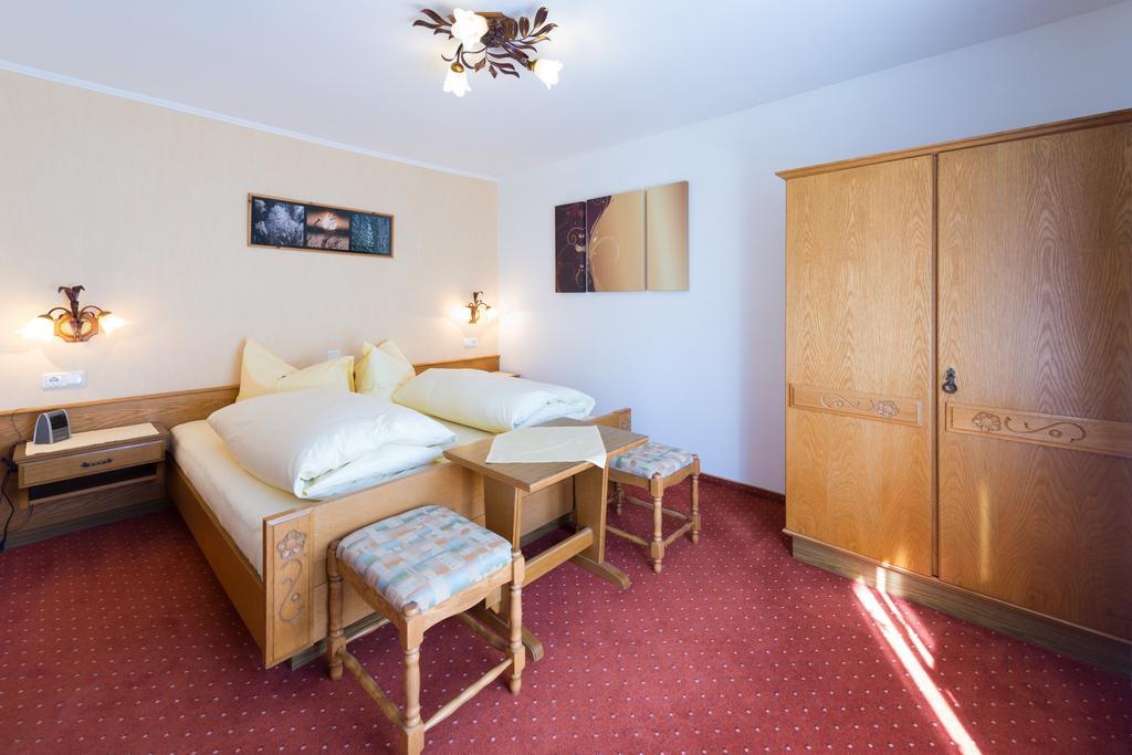 Apartamento Haus Enzian Lermoos Habitación foto